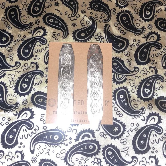 Twisted Silver earrings - Picture 6 of 7